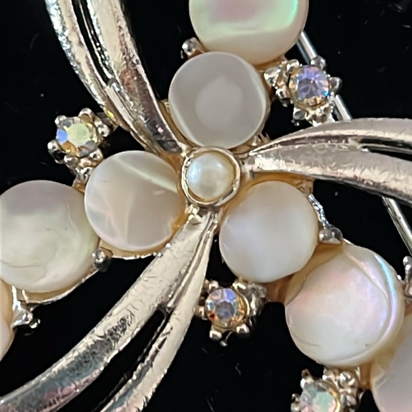Vintage Mother-of-Pearl & Rhinestone Swirl Brooch – Silver Tone Statement Pin - Picture 8 of 9